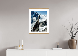 45 x 60 cm, Tirage fine art - cadre bois Aiguille de Roc - Mountain Climber